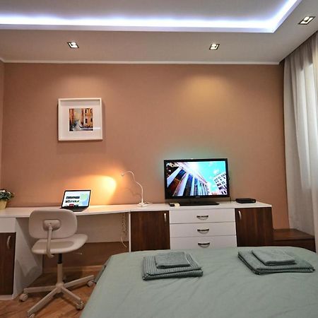 Modern Central 2-Bedroom Apartment With Parking Varna Dış mekan fotoğraf