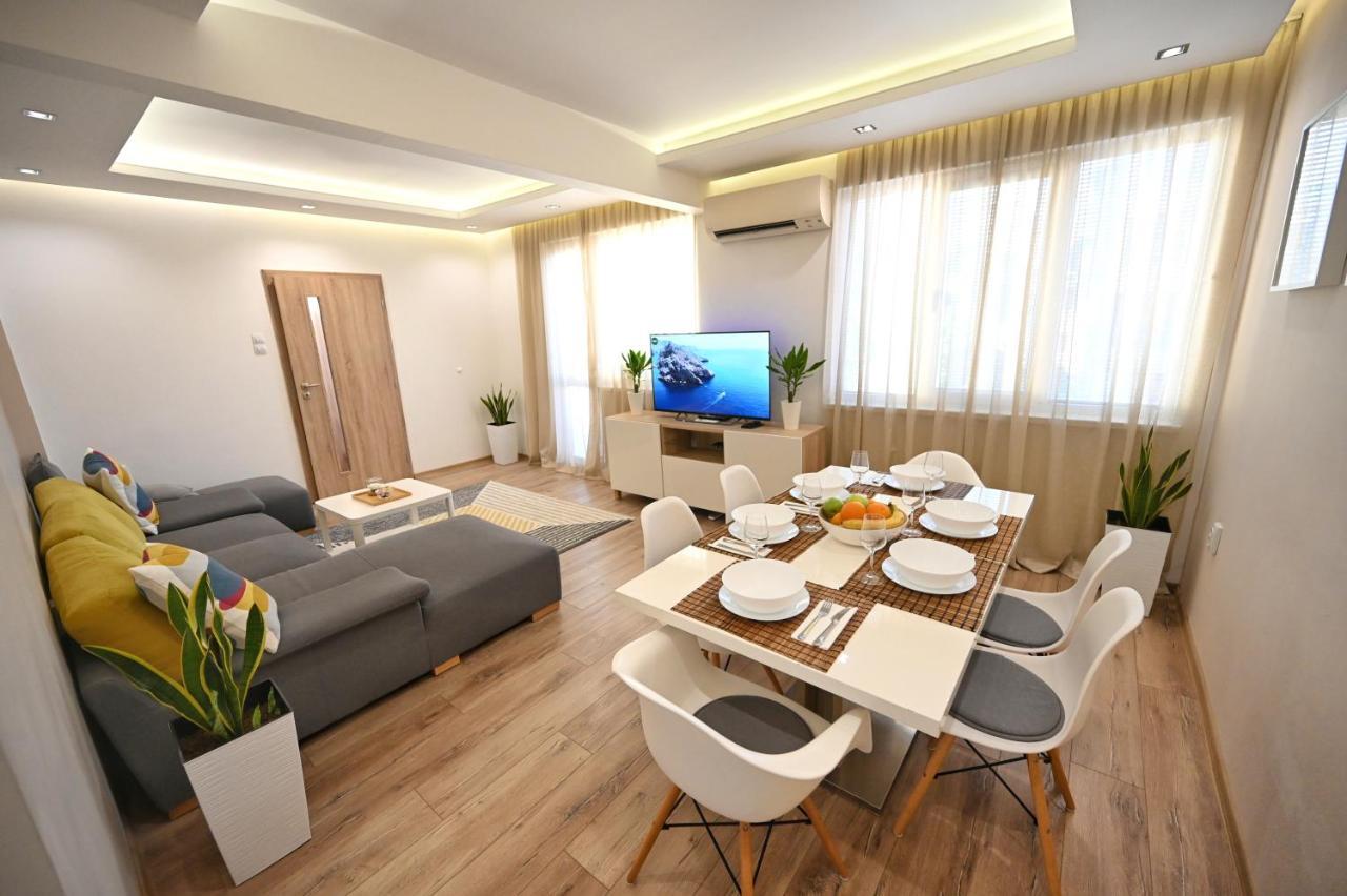 Modern Central 2-Bedroom Apartment With Parking Varna Dış mekan fotoğraf