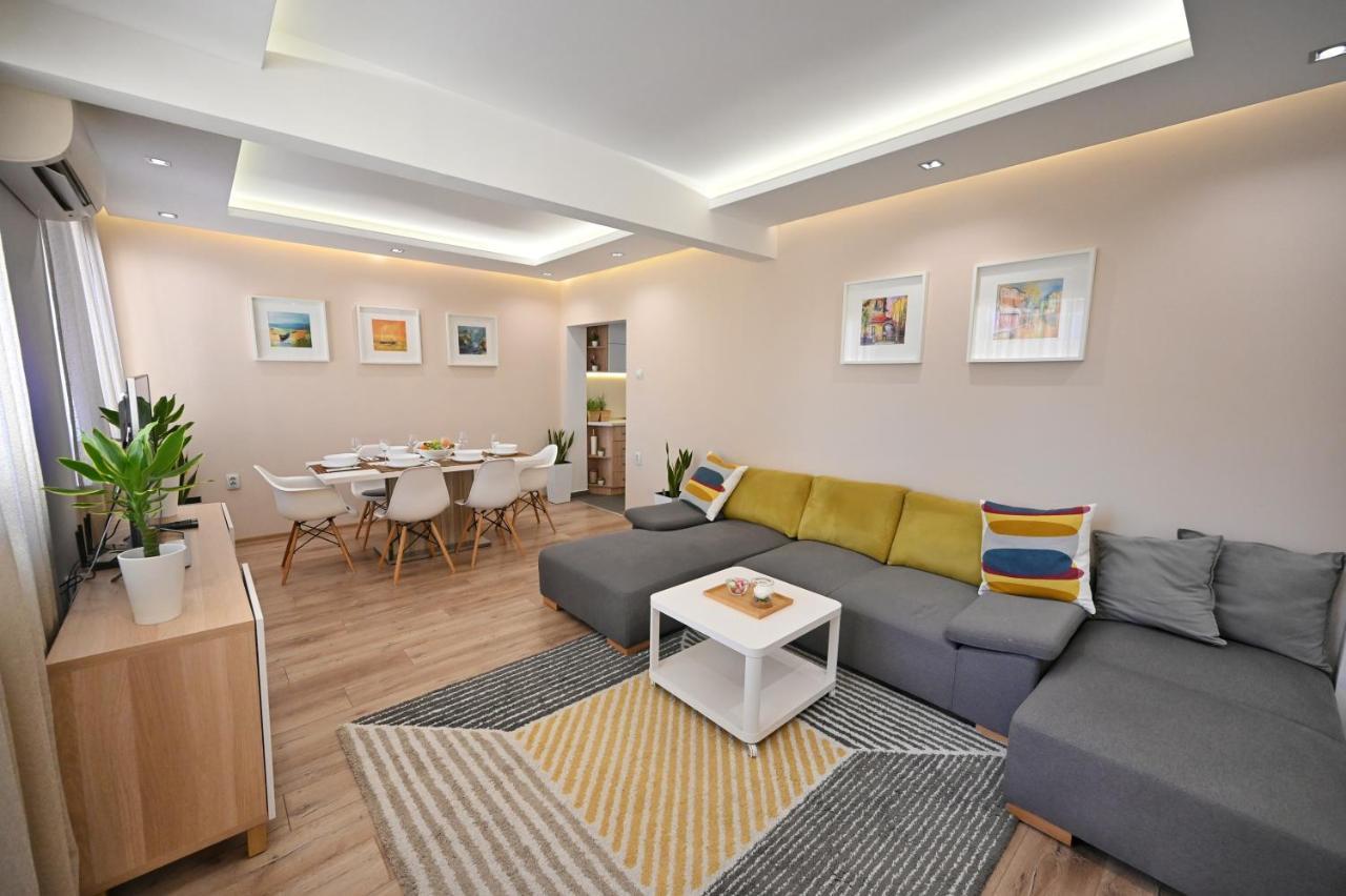 Modern Central 2-Bedroom Apartment With Parking Varna Dış mekan fotoğraf