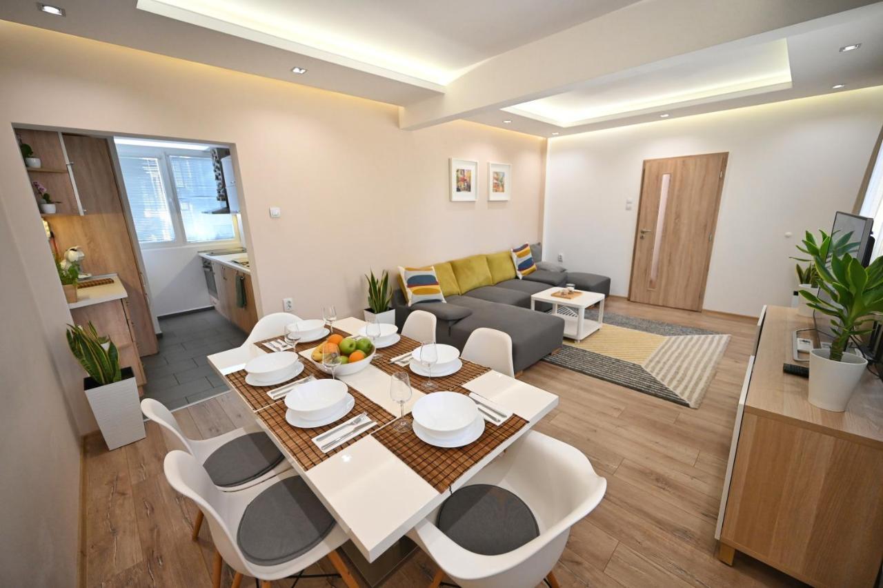 Modern Central 2-Bedroom Apartment With Parking Varna Dış mekan fotoğraf